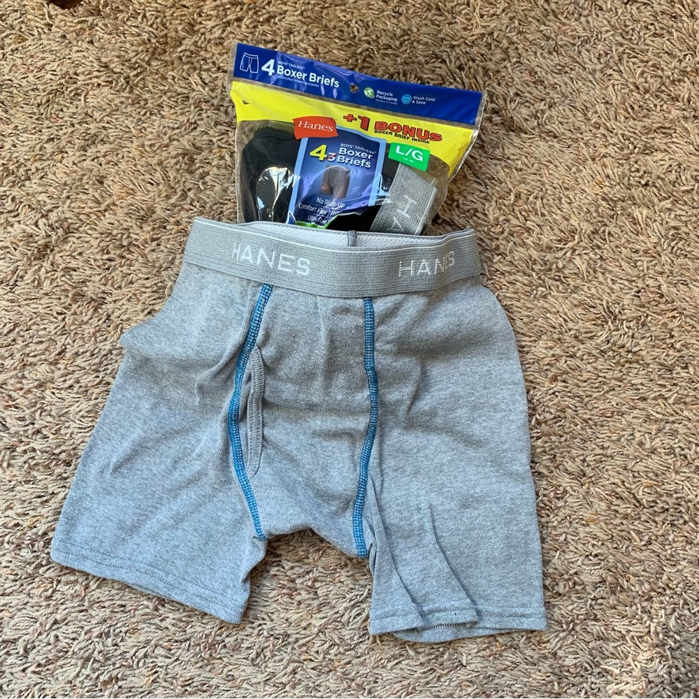 Brand New Hanes Boys’ Tagless Boxer Briefs 4-pack